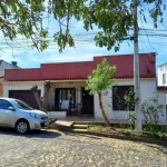 Casa com 2 dormitórios (sendo 1 suíte), sala com lareira, cozinha, área coberta com churrasqueira e garagem para 2 carros. Nos fundos mais 2 apartamentos e 1 casa pequena para aluguel no mesmo terreno