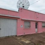 Casa com 2 dormitórios, banheiro, sala, cozinha, garagem para 2 carros e pátio amplo.&lt;BR&gt;Agende uma visita conosco e venha conhecer esse aconchegante imóvel!!