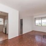 Apartamento de 1 dormitório com vaga de garagem, 44m² de área privativa, localizado na Rua Washington Luiz, próximo à Orla do Guaíba! Apartamento de 1 dormitório, living/sala, cozinha, área de serviço