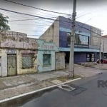 Vende-se terreno em região comercial com edificação antiga, localizado em excelente ponto para instalações corporativas - Avenida Bento Gonçalves com a rua Luiz de Camões bairro Partenon. Ótima área p