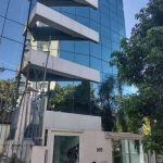 Sala comercial com lavabo, localizada no Bairro Higienópolis, em prédio com infraestrutura completa, incluindo elevador e porteiro eletrônico. Agende sua visita!