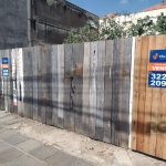 Terreno na Av. Bento Gonçalves com 20,24 x 24 Inúmeras possibilidades construtivas inclusive de construir 3 lojas no local. O local encontra-se desobstruído para edificação..&lt;BR&gt;O imóvel esta lo