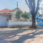 EXCLUSIVIDADE!!! Excelente casa com 3 dormitórios sendo 1 suíte, uma sala com lareira, dois banheiros um deles com banheira, cozinha planejada. Imóvel ensolarado com ótima localização, próximo de post