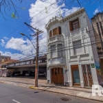 ESPETACULAR CASA COMERCIAL COM TRÊS PAVIMENTOS. TÉRREO COM AMPLO SALÃO, AMBIENTE EXTERNO COM JARDIM DE INVERNO E AMBIENTE DE CONVIVÊNCIA CINCO WC, SEGUNDO E TERCEIRO PAVIMENTOS COM 2 AMPLOS SALOES E M