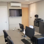 Sala localizada em belo prédio comercial, com maravilhosa vista para o Guaíba, localizada na avenida Getúlio Vargas. Com 54m² privativos, o imóvel fica no 11º andar e conta com: 3 salas de reuniões, 2