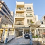 Apartamento com amplo living para dois ambientes, 2 dormitórios, sacada, banheiro, cozinha reformada com armários, área de serviço, box de garagem coberto. Prédio pequeno, com lindo terraço coletivo, 