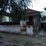 Casa Térrea de Madeira com dois dormitórios, com anexo  nos fundos, com churrasqueira e páteo.&lt;BR&gt;terreno 10,00 x 30,00&lt;BR&gt;Não financia