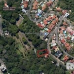 Terreno nos altos da São Caetano, bairroTeresópolis, com vista para o Guaíba, arborizado, rua calma com residencias de alto padrão e toda a infraestrutura publica disponivel. Acesso facil a colegios, 