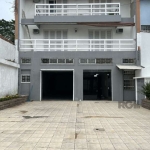 Apartamento com 174,45 m² , sendo que no segundo pavimento com 02 dormitórios, sendo 2 suíte, lavabo, living amplo com lareira, sacada e churrasqueira. &lt;BR&gt;Apartamento bem localizado na avenida 