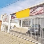 Loja com 70,80m² privativos + 26 m² de mezanino+ 40m² de pátio em um prédio com terreno de 300m²(10mx30m), 02 lojas prontas de 75m²(5m x15m), com pé direito alto de 5 metros, mezanino de 40m². Há 18 a