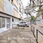 Ótima loja comercial na esquina da Avenida Teresópolis com a Belém, localizada no centro do bairro junto a todos recursos, como bancos, farmácias, mercados e demais lojas. Fácil acesso para clientes, 