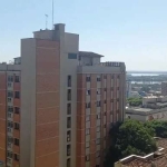 Vista panorâmica cinematográfica para o Guaíba. Semi mobiliado, hall de entrada, lavabo, living dois ambientes, estar e jantar separados, copa /cozinha montada, lavanderia.  &lt;BR&gt;3 dormitórios (1