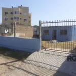 Terreno de aproximadamente 410m² à venda no bairro Vila João Pessoa, contendo 2 casas, cada uma com 1 dormitório. Amplo pátio com espaço para até 5 carros. Bem localizado, próximo a todas as conveniên