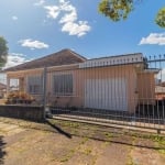 Casa à venda em Porto Alegre, localizada no bairro Jardim Itu. Possui 3 dormitórios amplos, 3 banheiros, 2 vagas de garagem. Infraestrutura com espaço gourmet, quiosque e face para frente. Característ