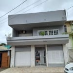 Casa com 3 dormitórios (1 sendo suíte),  4 banheiros, ampla sala de estar com sacada, cozinha, garagem para 2 carros, piscina e área com churrasqueira. &lt;BR&gt;O imóvel é localizado na área central 