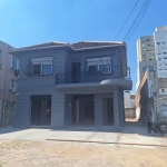 Excelente casa comercial reformada na Oscar Pereira!!&lt;BR&gt;&lt;BR&gt;Casa de dois pisos com estacionamento para mais de 6 carros na frente.&lt;BR&gt;No primeiro andar, 3 salas amplas, 2 banheiros 