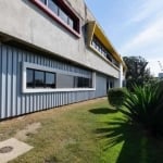 Vende prédio comercial com 630m², bairro Cristal Zona Sul de Porto Alegre, RS.&lt;BR&gt;&lt;BR&gt;Excelente prédio em terreno com total de 1298m², com linda vista para o Guaiba, possui um design moder