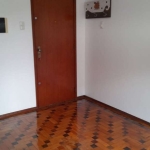 Excelente apartamento para venda,silencioso com EXCLUSIVIDADE todo reformado,piso parquet com sinteco,no living e nos dormitórios, fundos 2 dormitórios , living,cozinha,com área de serviço separada, ,