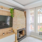 Excelente casa em condomínio fechado no bairro Teresópolis! São 127,10m² distribuídos em espaçoso living com lareira, lavabo, cozinha americana integrada com sala de jantar, 3 dormitórios sendo 1 suít