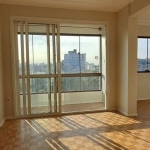 Apartamento de 3 Dormitórios no Bairro Farroupilha&lt;BR&gt;&lt;BR&gt;Amplo apartamento de 3 dormitórios, transformado em 2, mas de fácil reversão, com living para dois ambientes, banheiro social, coz