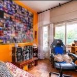 Vende apartamento com 03 dormitórios de frente, sacada, banheiro social, sala de estar, sala de jantar,  copa - cozinha, dependência de empregada completa, sistema de gás. Ar condicionado nos quartos,