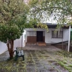 Exelente casa  muito bem localizada (na avenida) com 3 dormitórios, sala ampla, cozinha, área de serviço, banheiro social. Ótimo pátio.