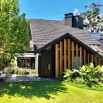 Venha conhecer esta casa que é uma jóia rara, totalmente esculpida com os melhores designs e materiais. Dentro de um dos mais tradicionais Condomínios de Atlântida, essa maravilhosa propriedade recebe