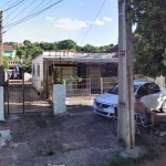 Terreno plano, com 10m x 30m. Possui duas casas de alvenaria que precisam de reforma e não estão averbadas.