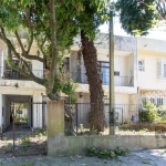 EXCLUSIVIDADE!&lt;BR&gt;&lt;BR&gt;Esta casa é uma excelente oportunidade para investidores que buscam um imóvel com alto potencial de valorização, localizada no coração do bairro Tristeza, em Porto Al