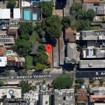 Ótimo terreno, plano, com 726m², medindo 11m de frente e 66m de comprimento. Muito bem localizado, na Rua Américo Vespúcio, entre a Rua Portugal e a Rua Coronel Feijó.