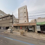Excelente apartamento para investidor no bairro Bom Fim, JK amplo e bem arejado, quarto e sala integrado, cozinha e área de serviço separadas, banheiro social, 1 vaga de garagem escriturada e coberta.