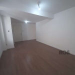 Apartamento desocupado no bairro Santo Antônio em Porto Alegre. 1 dormitório com 53,23m² de área privativa!! Sala com 2 ambientes, amplo dormitório com Split, sol da manhã, cozinha, lavanderia, banhei