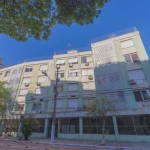 Apartamento JK, com 30 metros privativos, se destaca pela localização: na esquina da rua Irmão José Otão com rua Garibaldi. Próximo a todos recursos, UFRGS, Santa Casa, Colégio Rosário, Parque da Rede