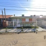 Venha conhecer esta charmosa casa localizada na Rua Rio Douradinho, no coração do Centro de Xangri-Lá. Com uma ampla área de 149 m², o imóvel oferece um espaço ideal para sua família. A localização pr