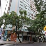 Apartamento com excelente localização com fácil acesso para as Avenidas Goethe, Cristóvão Colombo e etc.&lt;BR&gt;Possui 03 Dormitórios com armários e ar condicionado, sendo 01 com sacada, living 02 a