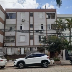 Apartamento de um dormitório pronto para morar com um lance de escada. Cozinha, área de serviço, living, banheiro social com ventilação natural e o dormitório.&lt;BR&gt;Próximo a orla do Guaíba e de q