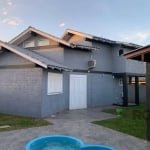 Casa localizada na Avenida Paraguassú, no Bairro Remanso. Com um terreno de 15x30 metros, esta residência conta com 4 dormitórios, sendo 1 suíte, e está completamente mobiliada. Dispõe de piscina para