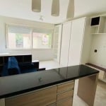 JK REFORMADO NA RUA DA REPUBLICA - RP390773&lt;BR&gt;&lt;BR&gt;Apartamento JK totalmente reformado, com móveis planejados, COZINHA COM ARMÁRIOS, semi mobiliado, prédio com elevador, andar alto, vista 