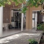 Casa de Alvenaria sólida de 200,00m² com terraço de 23m²..&lt;BR&gt;&lt;BR&gt;Bairro Gloria/Medianeira.&lt;BR&gt;TÉRREO: Hall,  lavabo, sala de estar com 2 ambientes, sala de jantar, ampla cozinha, va