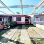 Casa térrea com amplo living de  3 dormitórios, vaga de garagem, banheiro social, pátio nos fundos, portão de vidro, cozinha, localizada no Loteamento Moradas do Sul, agende sua visita!