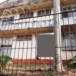 Casa em Porto Alegre, no bairro Cristal, com 4 dormitório(s), e 4 banheiros, à venda.