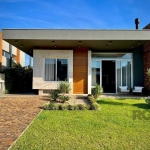 Casa térrea no Condomínio Village Atlântida com 250 m2 de área privativa, 4 suítes, totalmente decorada e equipada, com living estendido amplo de 60m², pé direto de 4.5m de altura e lareira ecológica.
