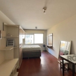 STUDIO MOBILIADO EM FLAT A POUCOS METROS DA ORLA DO GUAÍBA