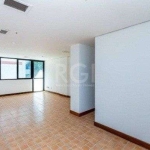Sala comercial na Av Carlos Gomes com sacada