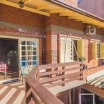 Casa sobrado na Lomba do Pinheiro com 4 dormitórios e 2 vagas
