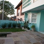 Casa em Porto Alegre, no bairro Espirito Santo, com 4 dormitório(s), e 4 banheiros, à venda.