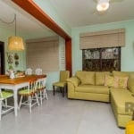 Impecável casa no bairro Medianeira. Living de 3 ambientes com lareira. Com 4 dormitórios sendo 1 suíte também com lareira. Ampla cozinha mobiliada e reformada. Dormitórios com armários fixos .