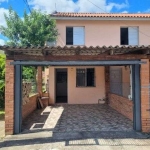 Sobrado em Porto Alegre, no bairro Vila Nova, com 2 dormitório(s), e 2 banheiros, à venda.
