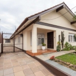 Casa para Venda - 450m², 4 dormitórios, sendo 1 suites, 9 vagas - Medianeira