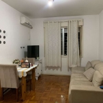 Apartamento de 2 dormitórios, living, cozinha, área de serviço e banheiro social.
